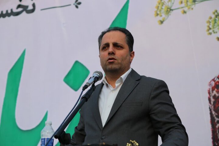 نخستین جشنواره ملی رازیانه رزن برگزار شد
