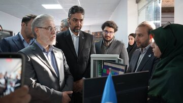 بازدید وزیر علوم از شرکت‌های فناور پارک علم و فناوری استان کرمان