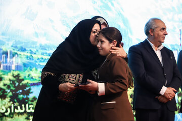 آیین نکوداشت روز جهانی استاندارد و تجلیل از واحدهای نمونه استان آذربایجان شرقی