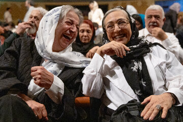مرضیه برومند و مریم سعادت در آیین پایانی بیست و یکمین جشنواره نمایش عروسکی تهران مبارک