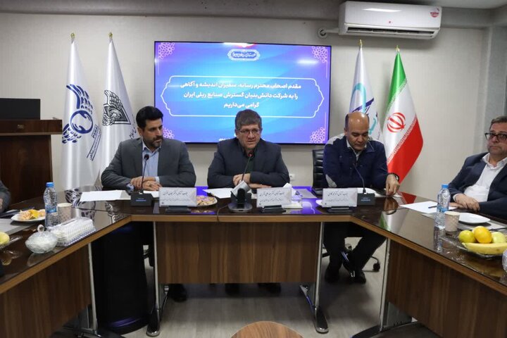 ذاکری: تکمیل خطآهن خاوران ـ تبریز و اتصال به مرند ـ چشمهثریا در دستور کار دولت قرار دارد