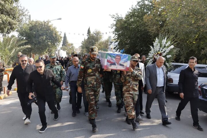 پیکر جانباز شهید «هادی امیری بهمنشیری» در شیراز به خاک سپرده شد
