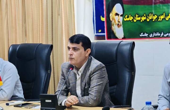 فرماندار:تعویض چمن ورزشگاه بزرگ جاسک تا پیش از پایان سال/ بهسازی سالن بانوان در اولویت است