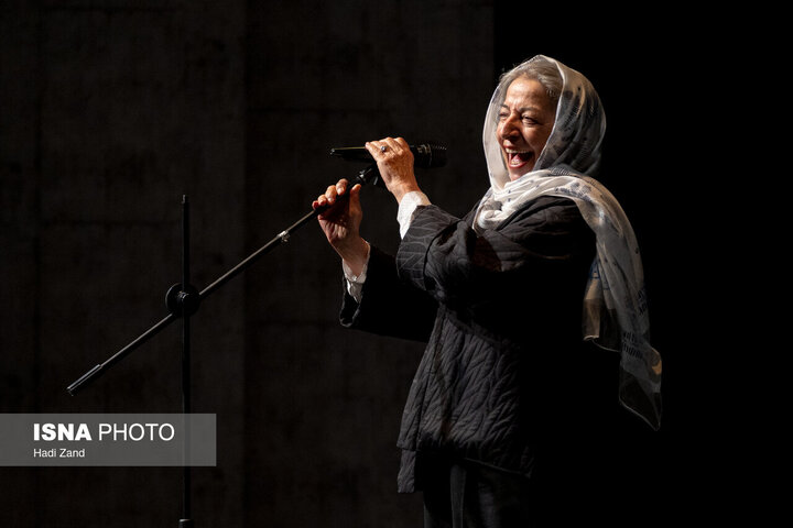 تقدیر عادل بزدوده، شوخیهای مرضیه برومند و یاد کودکان میناب در شب عروسکیها