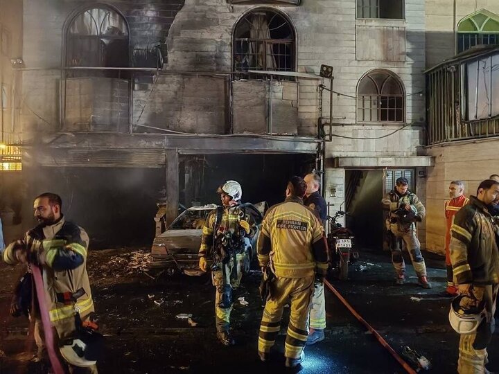 مصدومیت سه مرد در آتش‌سوزی مغازه تعویض روغنی در تهران