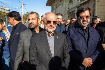 حضور محسن حاجی میرزایی رئیس دفتر رئیس جمهور در تشییع پیکر سید احمد موسوی پدر امیر سپهبد شهید موسوی در قم