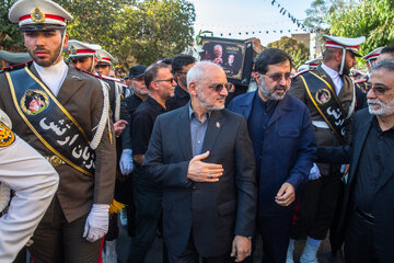 حضور محسن حاجی میرزایی رئیس دفتر رئیس جمهور در تشییع پیکر سید احمد موسوی پدر امیر سپهبد شهید موسوی در قم