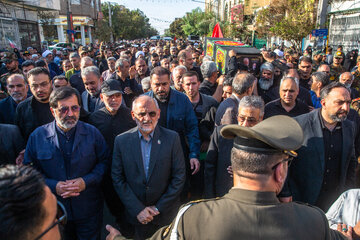حضور محسن حاجی میرزایی رئیس دفتر رئیس جمهور در تشییع پیکر سید احمد موسوی پدر امیر سپهبد شهید موسوی در قم