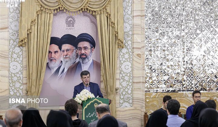 تجلیل از ۶۰ نخبه مدال‌آور المپیادهای علمی جهان و رتبه‌های برتر کنکور در حرم مطهر رضوی