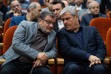  غلامرضا تاج‌گردون، نماینده مجلس و عبدالحسین روح‌الامینی نماینده مجلس در آیین آغاز سرشماری نفوس و مسکن با حضور مسعود پزشکیان، رئيس جمهور