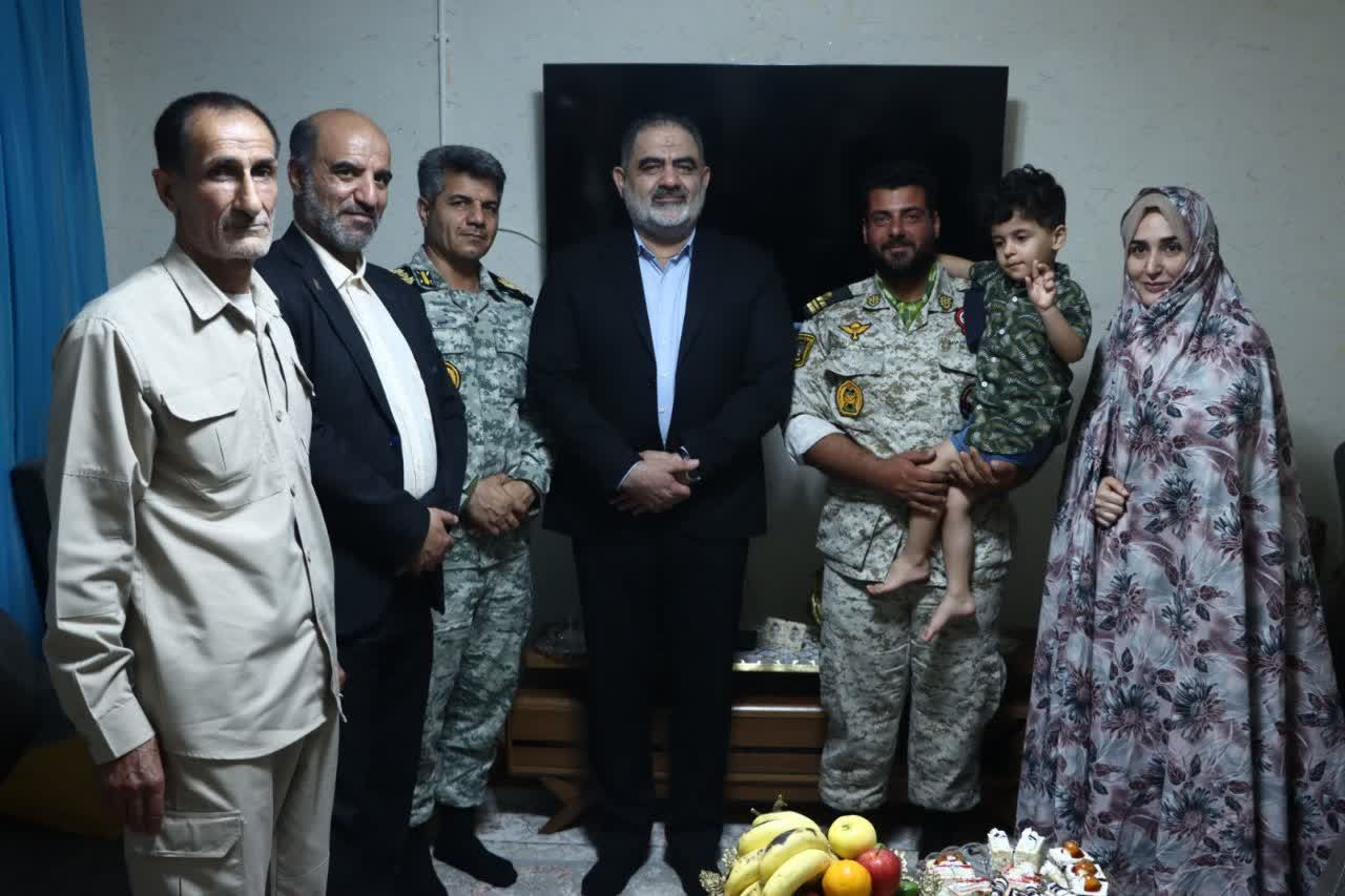 دریادار ایرانی :رشادت دریادلان نیروهای مسلح در حراست از تنگه هرمز، نماد اقتدار کشورمان است