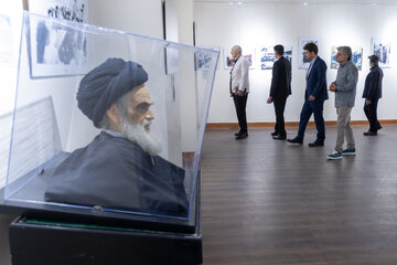 بازدید مدیرعامل ایسنا از نگارخانه روح‌الله در خانه تاریخی امام خمینی (ره) - خمین