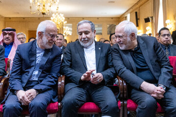 محمدجواد ظریف و سید عباس عراقچی، وزیر امور خارجه در نشست تخصصی «نقش شهید خرازی در اجماع‌سازی سیاست خارجی»