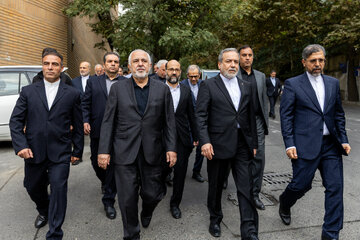 سید عباس عراقچی، وزیر امور خارجه و محمدجواد ظریف در مراسم گشایش مرکز اسناد و موزه شهید کمال خرازی