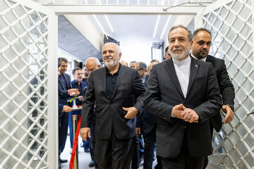 سید عباس عراقچی، وزیر امور خارجه و محمدجواد ظریف در مراسم گشایش مرکز اسناد و موزه شهید کمال خرازی