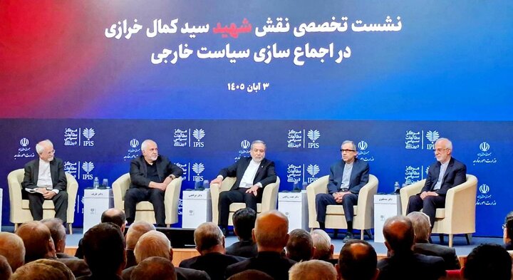 ظریف: میانه‌روی همیشه بر سیاست‌ها و رفتار شهید خرازی حاکم بود