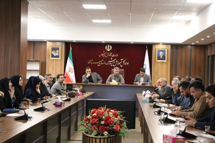 تاکید مدیرکل آموزش و پرورش سمنان بر ضرورت بر حضور پرشور مدارس در راهپیمایی ۱۳ آبان