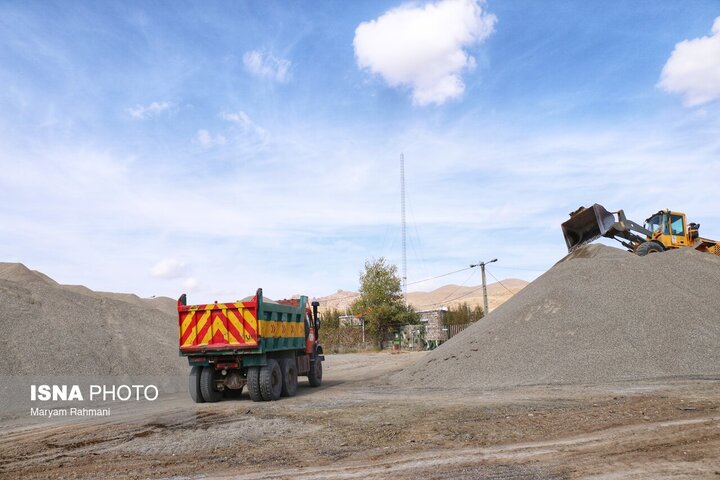 اجرای ۲۲ کیلومتر روکش آسفالت در محورهای رزن