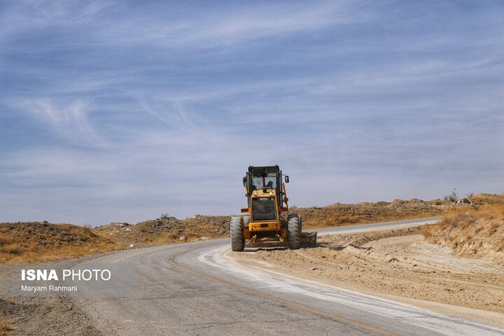 اجرای ۲۲ کیلومتر روکش آسفالت در محورهای رزن