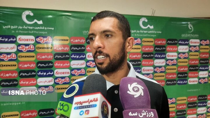 بازیکن تیم فجرسپاسی شیراز: با وجود ۱۰ نفره شدن، خوشحالیم که با امتیاز از زمین خارج شدیم