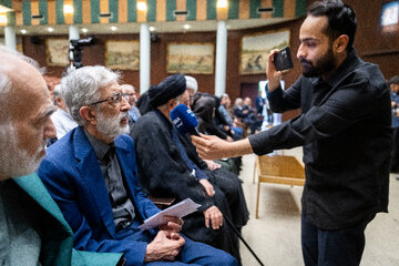 غلام علی حداد عادل، رئیس فرهنگستان زبان و ادب فارسی و بنیاد سعدی، در مراسم یادبود شهید لاریجانی در دانشگاه تهران 
