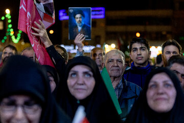 تجمع بزرگ ورزشکاران در میدان انقلاب