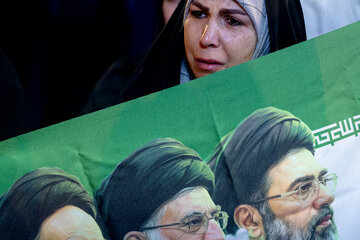 تجمع بزرگ ورزشکاران در میدان انقلاب