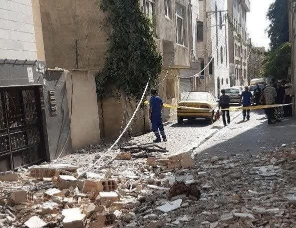 انفجار در یک ساختمان مسکونی در خیابان آیت تهران؛ سه خودرو خسارت دیدند