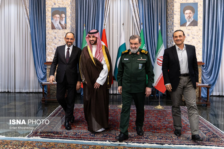 محسن رضایی: مقامات ارشد چهار کشور معتقد بودند راه حل مشکلات همراهی همه با یکدیگر است