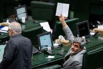 صحن علنی مجلس - ۵ آبان