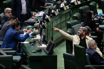 صحن علنی مجلس - ۵ آبان