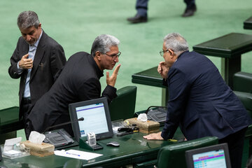 صحن علنی مجلس - ۵ آبان