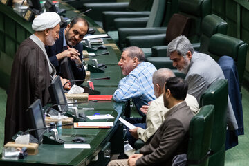 صحن علنی مجلس - ۵ آبان