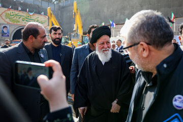 آیت الله سید احمد علم‌الهدی، امام جمعه مشهد در آغاز عملیات اجرایی فاز دوم خط ۳ مترو - مشهد