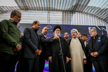 اعلام دستور آغاز عملیات توسط آیت الله سید احمد علم‌الهدی، امام جمعه مشهد در آغاز عملیات اجرایی فاز دوم خط ۳ مترو - مشهد