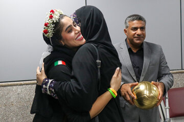 فرزانه حیدری،عضو تیم ملی والیبال نشسته ایران و نایب‌قهرمان مسابقات آسیایی ناگویا ژاپن