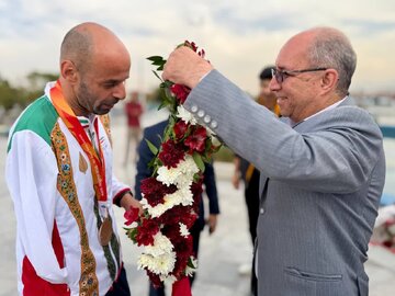 بازگشت پرافتخار صادقیان‌پور به یزد؛ استقبال از برنزآور پاراتکواندو ناگویا ۲۰۲۶