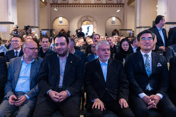 آیین رونمایی از کتاب «هزاران سال ایران» به روایت هربرت کریم مسیحی