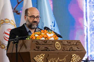 غلامرضا امیرخانی، رئیس سازمان اسناد و کتابخانه ملی در آیین رونمایی از کتاب «هزاران سال ایران» به روایت هربرت کریم مسیحی
