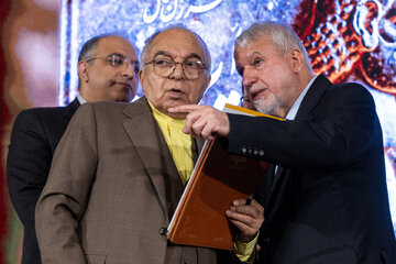 سید رضا صالحی امیری، وزیر میراث فرهنگی و گردشگری در آیین رونمایی از کتاب «هزاران سال ایران» به روایت هربرت کریم مسیحی