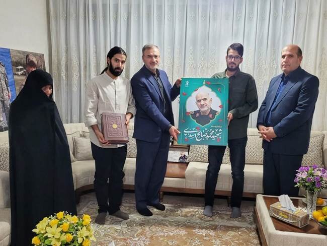 دیدار معاون بنیاد شهید با خانواده سرلشکر شهید محمد صالح اسدی