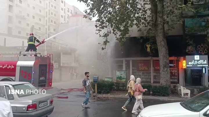 آتش‌سوزی گسترده در فروشگاه بزرگ کیف
و کفش آمل مهار شد