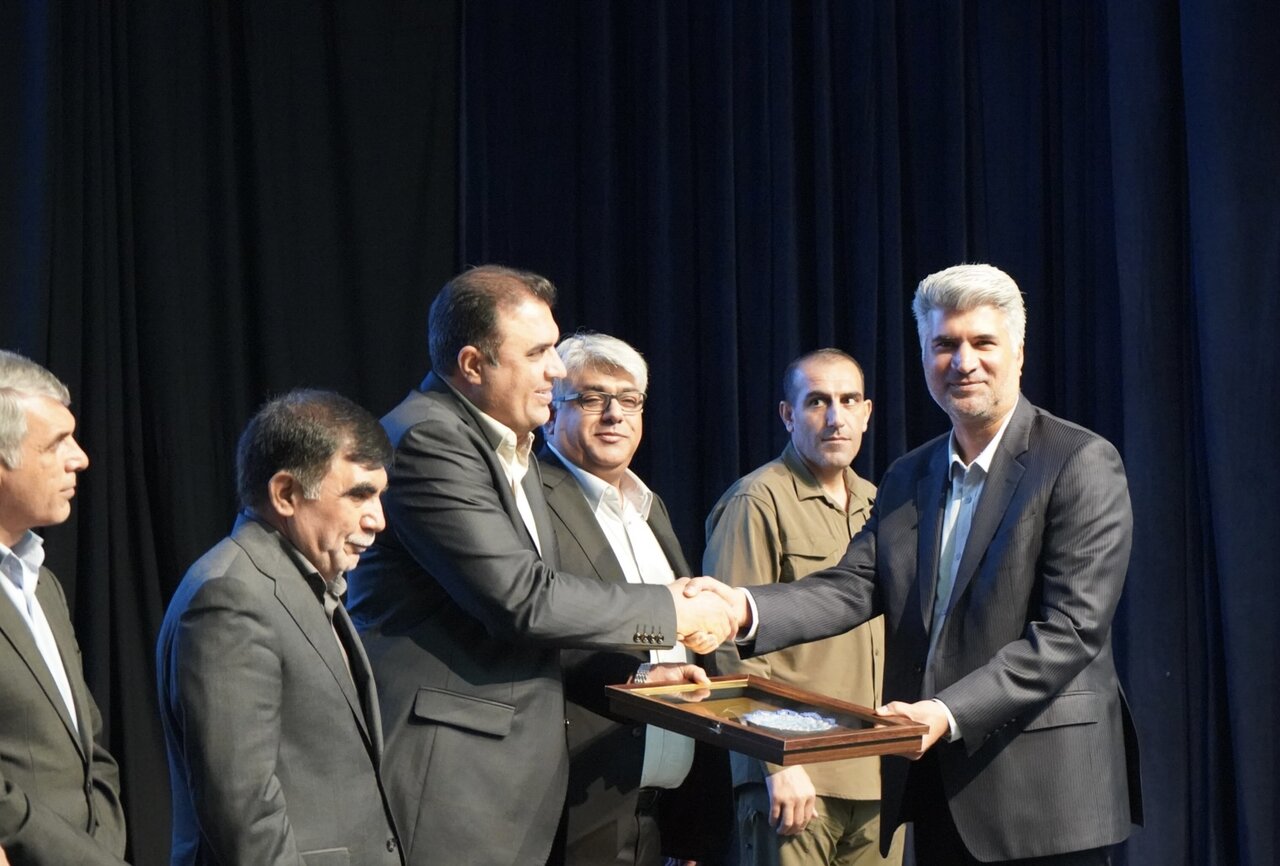 رئیس جهاد دانشگاهی هرمزگان در آیین روز جهانی استاندارد تجلیل شد