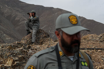 مأموریت‌های طولانی‌مدت در ارتفاعات کن و سولقان گاهی محیط‌بانان را برای هفته‌ها از خانواده دور نگه می‌دارد. ابراهیم چرخه، مسئول پاسگاه سرمحیط‌بانی منطقه، می‌گوید در یکی از دوره‌های کاری خود ۴۰ روز به خانه بازنگشته است.
