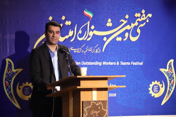 ‌ ملازا‌ده، مدیر کل امور اقتصادی استانداری در سی‌وهفتمین جشنواره امتنان از کارگران نخبه و گروه‌های کار نمونه استان آذربایجان شرقی
