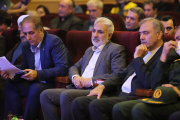 علی جعفری آذر، نماینده مردم تبریز، آذرشهر و‌اسکو در مجلس شورای اسلامی در سی‌وهفتمین جشنواره امتنان از کارگران نخبه و گروه‌های کار نمونه استان آذربایجان شرقی