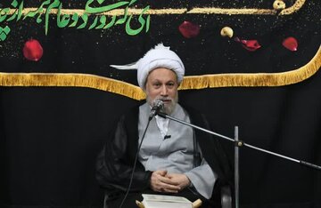 امام جمعه شیراز: عزت و عظمت ملت ایران دنیا را پرکرده است/ حاکمیت الهی، فلسفه سیاسی ایران