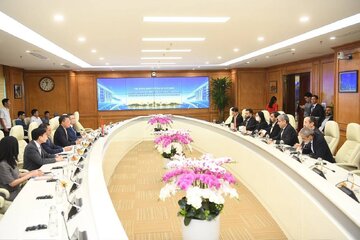 دیدار هیئت دیوان محاسبات ایران با رئیس کل دیوان محاسبات و رئیس مجلس ملی ویتنام