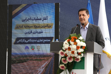 کوروش امیدی‌پور، معاون وزیر کشور در مراسم آغاز عملیات اجرایی بزرگترین پروژه سرمایه‌گذاری شهرداری قزوین