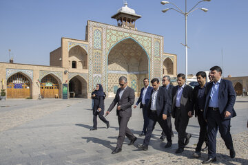 بازدید کوروش امیدی‌پور از مسجدالنبی(ص) قزوین